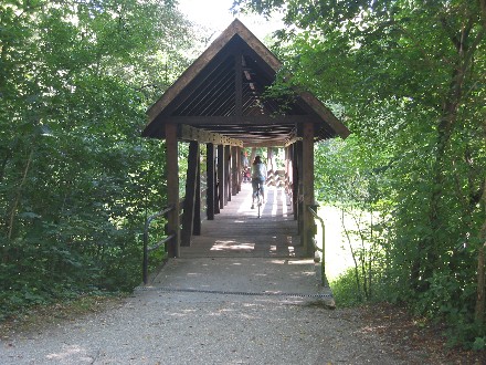 Brücke über die Würm am Parkfriedhof in Untermenzing